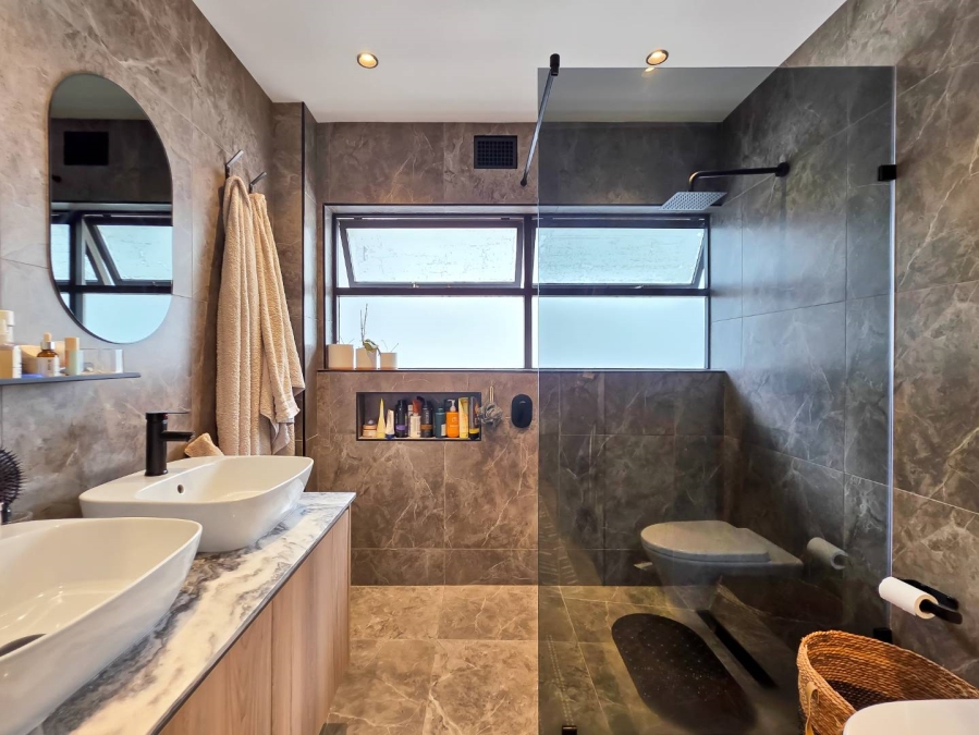 To Let 2 Bedroom Property for Rent in Sea Point Western Cape